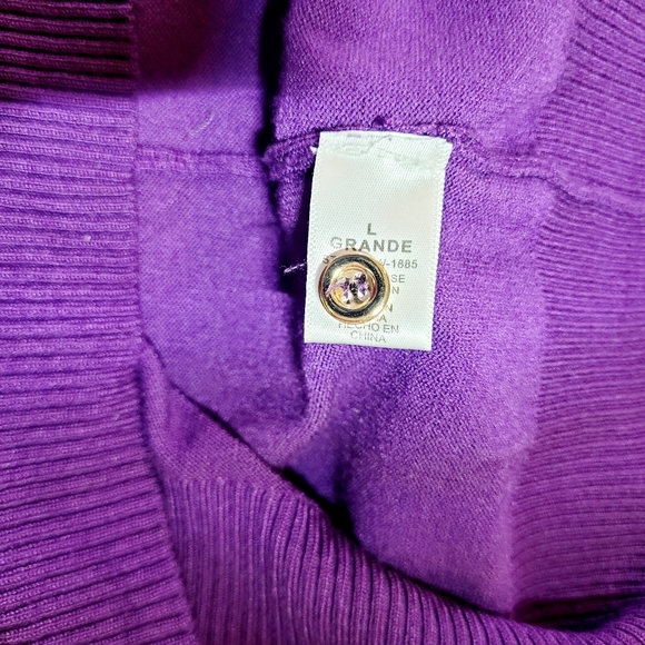 Purple long sleeve fitted lite weight sweater like top. - Picture 5 of 11